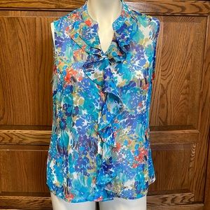 Womyn sleeveless button down blouse